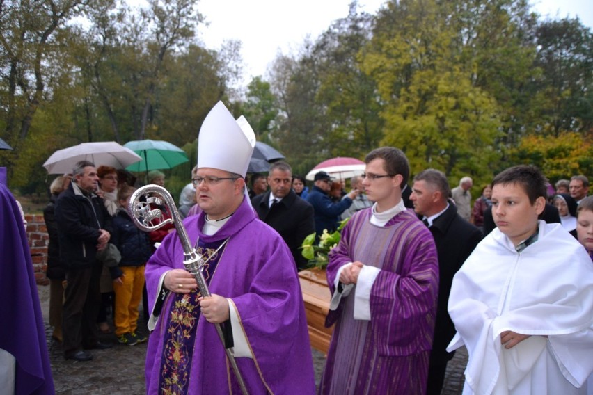 Starogard:ostatnie pożegnanie ks. Stanisława Człapy. Uroczystościom przewodniczył ks. biskup Śmigiel