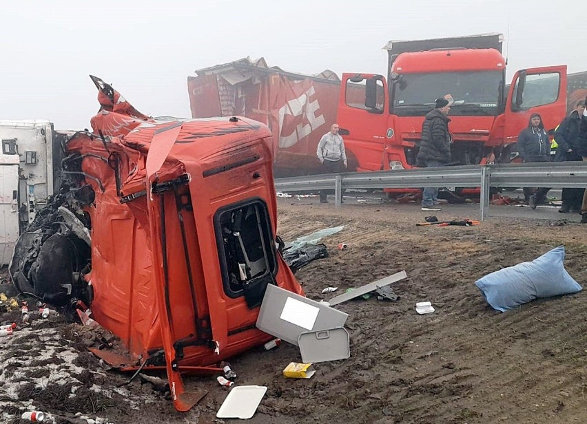 Na autostradzie A1 w Kruszynie zderzyły się trzy TIRy. Jeden...