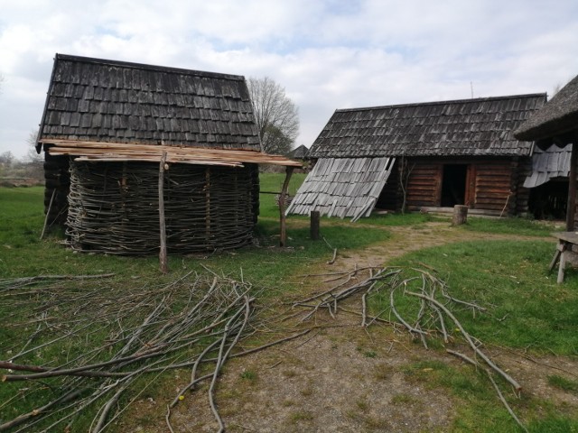 Rezerwat archeologiczny w Kaliszu-Zawodziu. W grodzie pojawiła się woliera dla ptaków