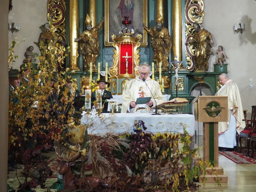 Hubertus 2021 w Wieluniu. Msza św. w intencji myśliwych w Klasztorze Sióstr Bernardynek ZDJĘCIA