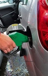 Żywiec: Kierowcy szturmowali stacje paliw, bo tankowali za...1 grosz