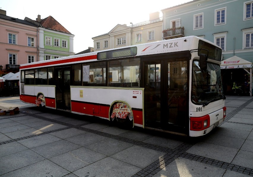 Na rynku malowany był autobus MZK