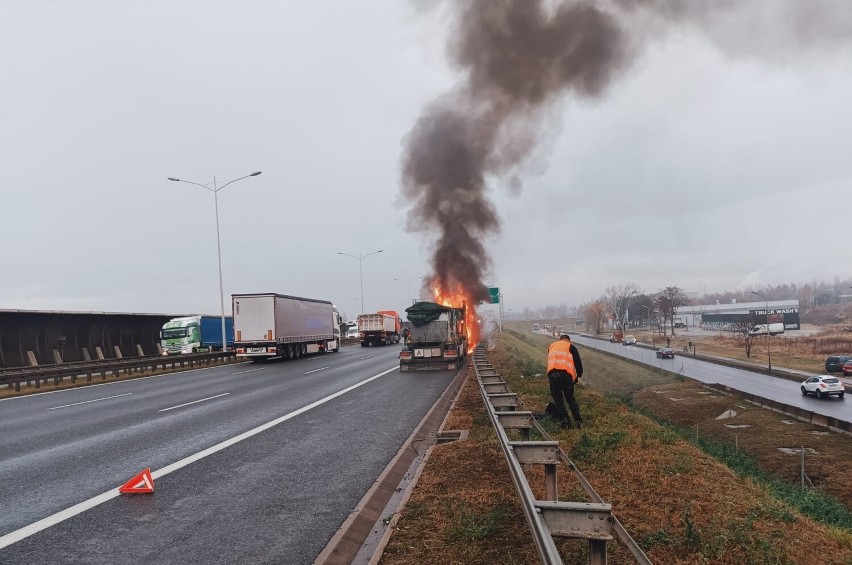 Na Autostradowej Obwodnicy Wrocławia doszło do pożaru...