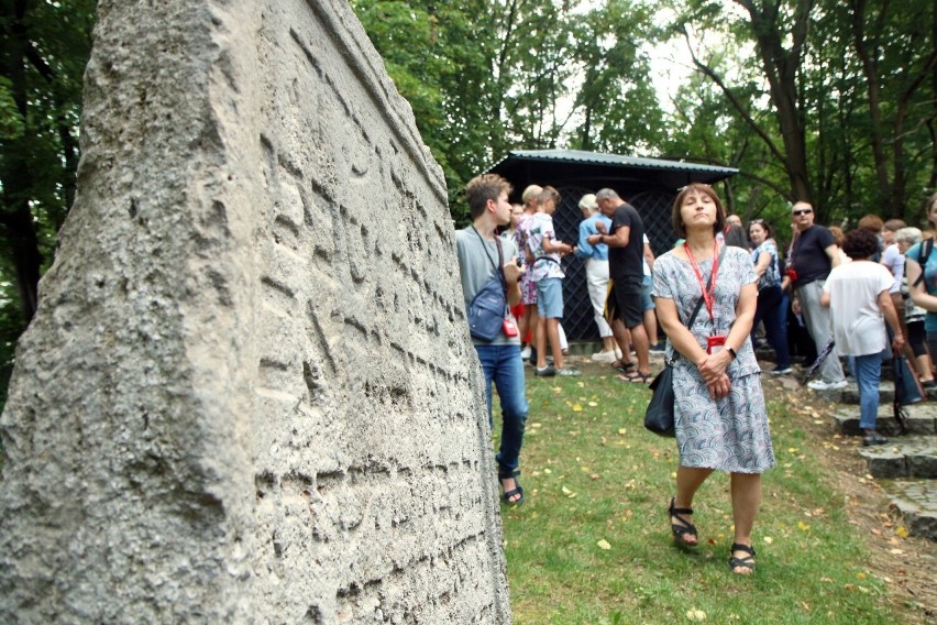 Lublin: Zwiedzanie starego cmentarza żydowskiego na Kalinowszczyzna [ZOBACZ ZDJĘCIA]        
