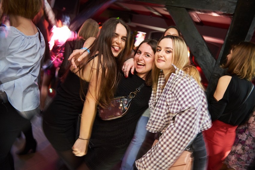 Oto piękne kobiety na imprezach w Klubie Ava 3.0 w...