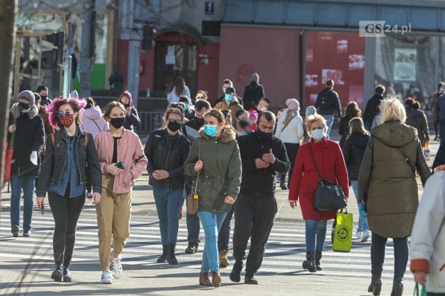 Czy szczecinianie chodzą w maseczkach? Czy odrzucili przyłbice? Zobacz zdjęcia!