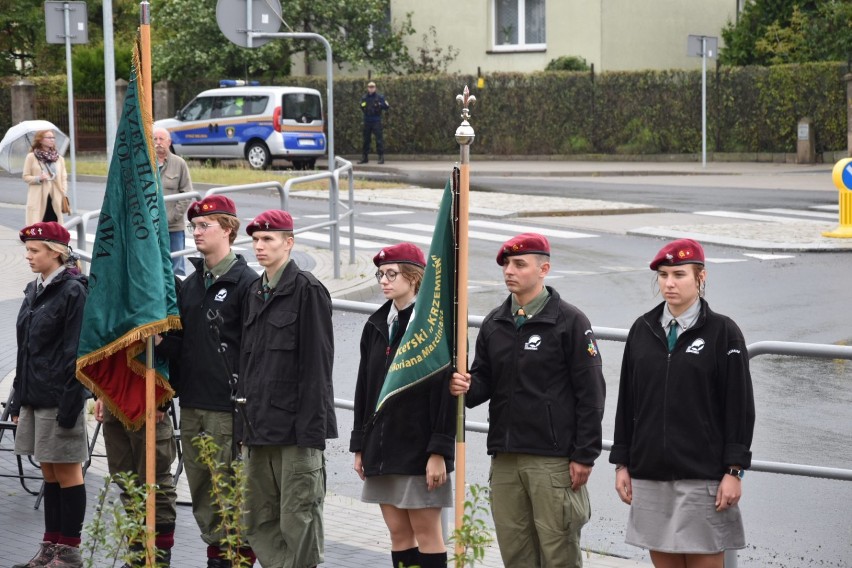 Gniezno: Odsłonięcie tablicy Franciszka Szeszuły [4.10.2020]