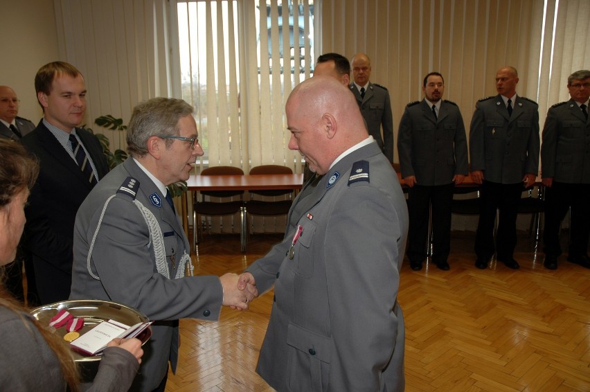 Medale i odznaki dla policjantów