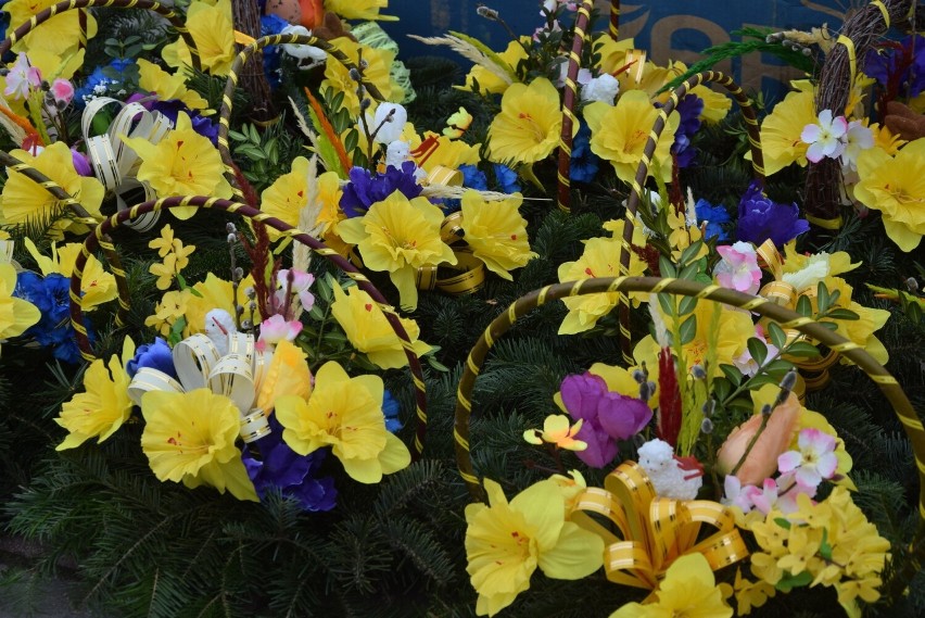 Mnóstwo kolorowych kwiatów, krzewów, a także ziół na targowiskach na Podkarpaciu [ZDJĘCIA]