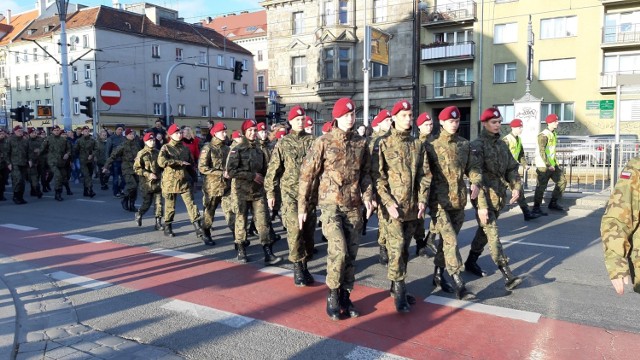 Huczne ślubowanie kadetów z "Husarza" we Wrocławiu