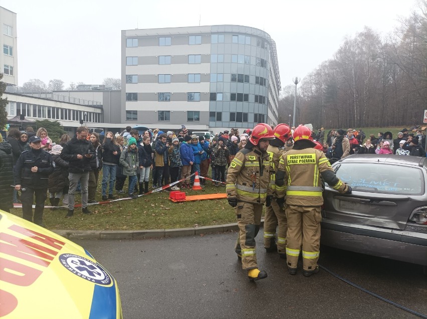 Zderzenie samochodów oraz ratowanie ofiar w Reptach Śląskich. Akcja ”GCR Repty na rzecz bezpieczeństwa w ruchu drogowego