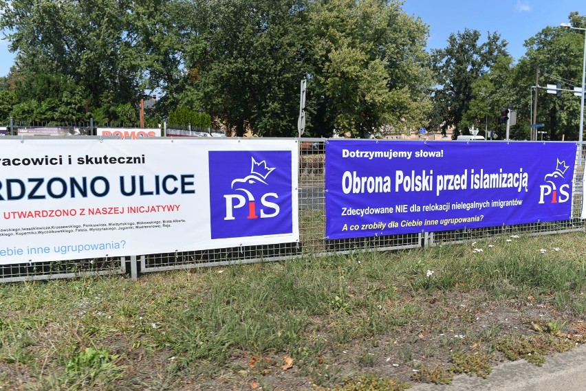 PiS w Lesznie pospieszył się z bannerami, prezydent chce się wyjaśnień