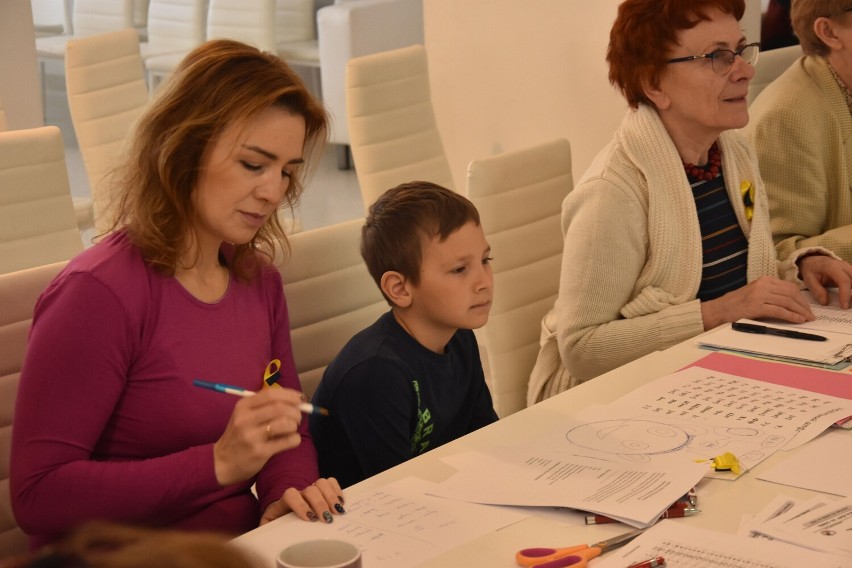 Spotkania Kultur "Migranci" w śremskiej Bibliotece Publicznej. Dla uczestników przygotowano warsztaty językowe i plastyczne