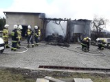 Pożar lakierni w gminie Woźniki. Zapaliły się łatwopalne materiały 