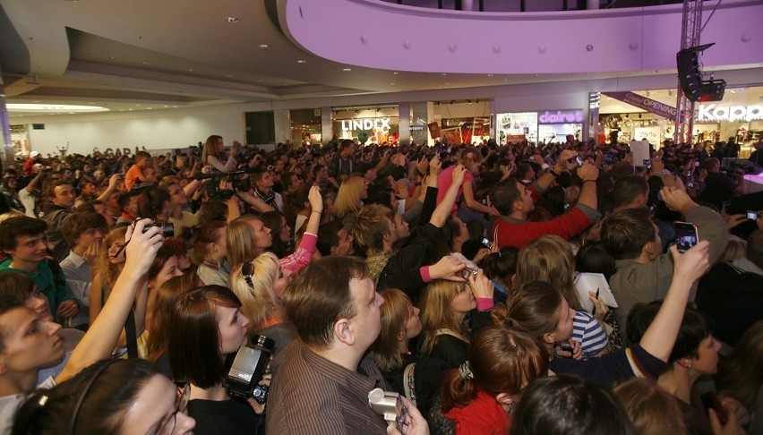 Paris Hilton w Katowicach: W Silesia City Center spotkała się z fanami [ZDJĘCIA+WIDEO]