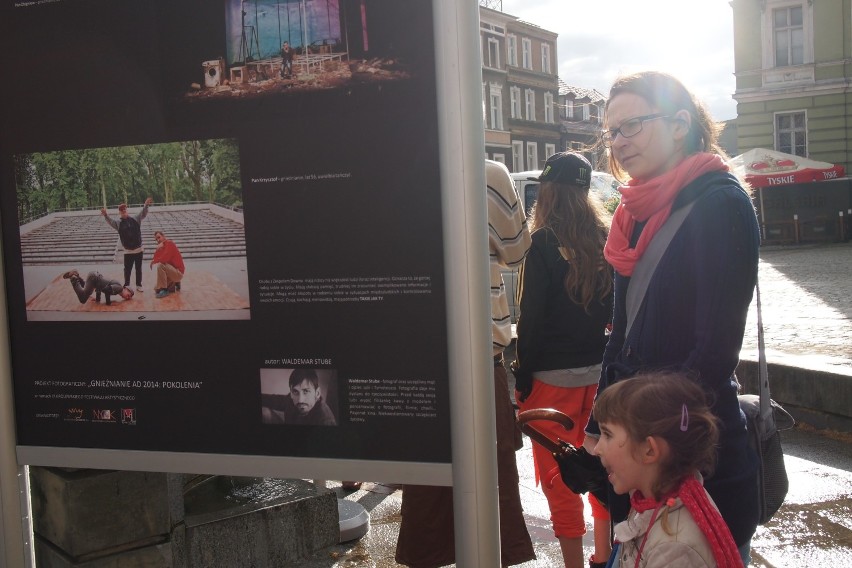Wystawa "Gnieźnianie" na Rynku. Fotograficy portretowali pokolenia