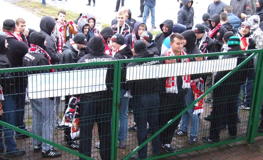 W Trzebini drużyny chciały grać, ale sędzia odwołał mecz MKS z Beskidem Andrychów [FOTO, WIDEO]