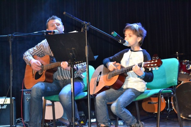 W Kartuskim Centrum Kultury odbyło sie Rodzinne Kolędowanie 2018. Po raz kolejny utalentowane muzycznie rodziny pokazały jak pięknie wspólnie można śpiewać kolędy i pastorałki.
