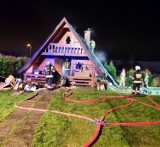 Pożar domku letniskowego w Bielsku-Białej. Spaliło się cale poszycie dachu i wnętrze domku