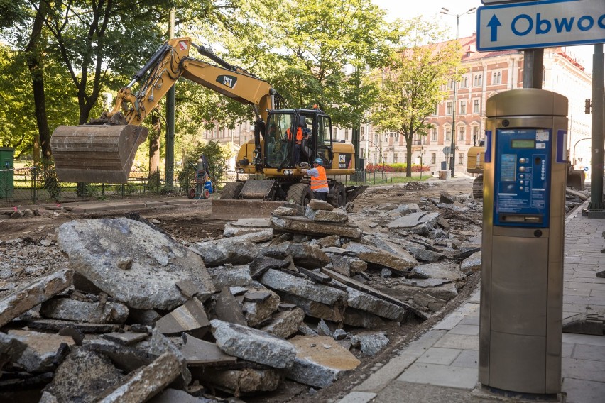 Kraków. Basztową robią z przerwami, a miasto jeszcze się rozkopie [ZDJĘCIA]