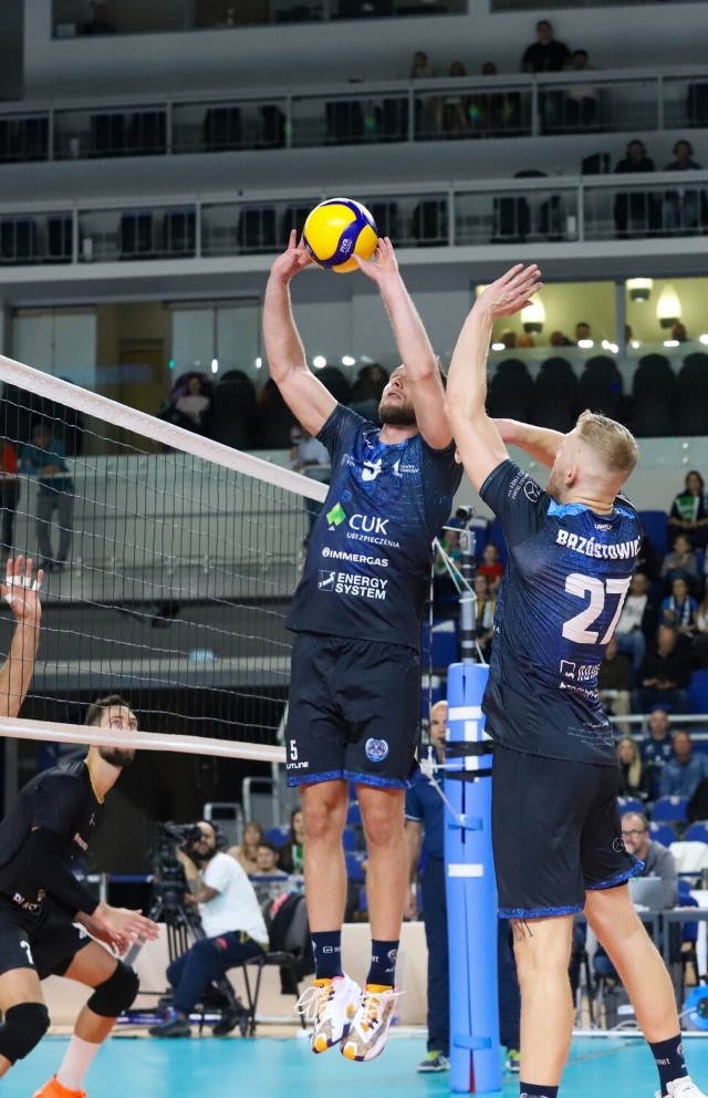 Kibice bardzo dobrze bawili się podczas meczów Copernicus Volleyball Cup. Aby zobaczyć zdjęcia z trybun oraz boiska przesuń gestem lub strzałkami w prawo>>>