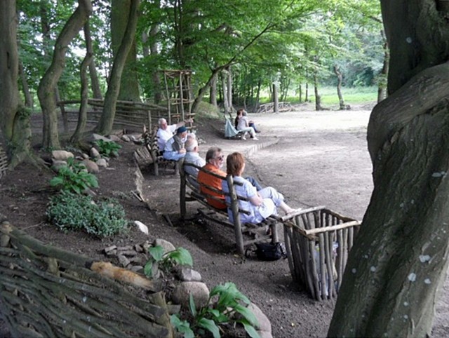 Park nad rzeczką w Dobrzanach