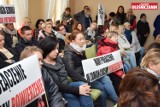 Protest w obronie Janusza Marszałka. Rodzice siódemki murem za dyrektorem