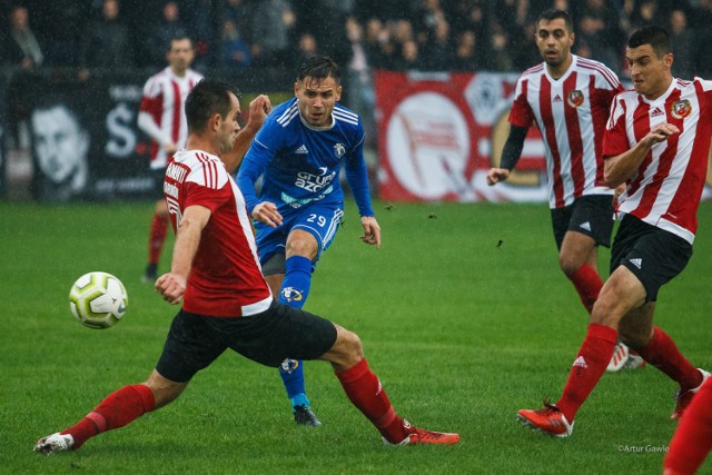 Mecz rozgrywany był na stadionie przy ul. Bandrowskiego