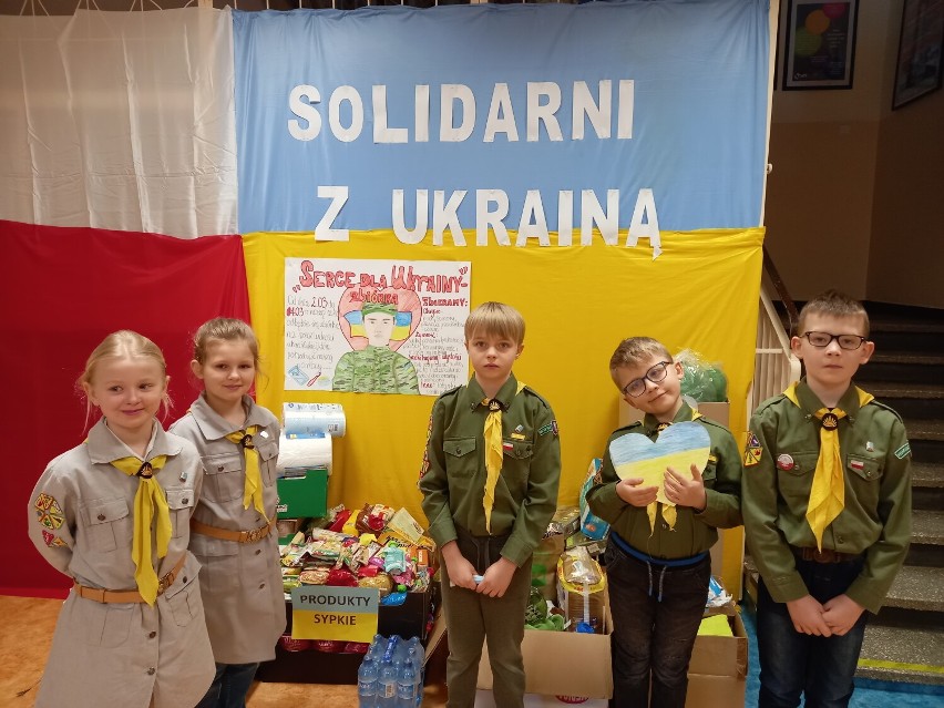 Hufiec ZHP Sławno solidarny z Ukrainą. Zbierają dary, pełnią służbę w powiatowym magazynie 