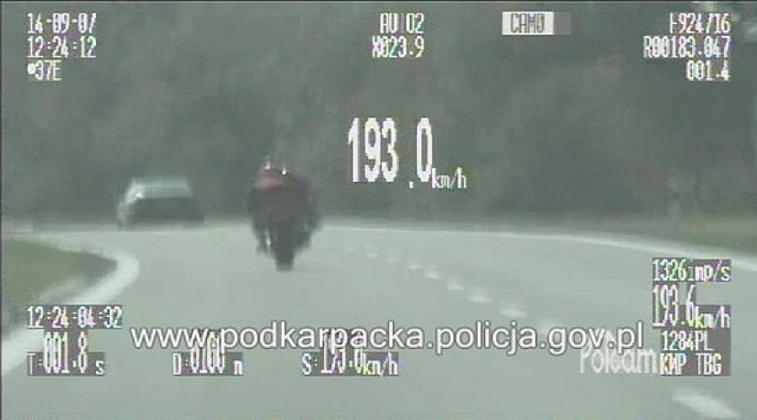 Motocyklista uciekał 193 km/h  przed policją