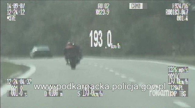 Motocyklista uciekał 193 km/h  przed policją