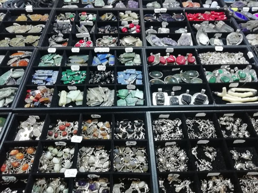 Wystawa minerałów i biżuterii odbyła się w weekend w muzeum w Tomaszowie Maz. [ZDJĘCIA]