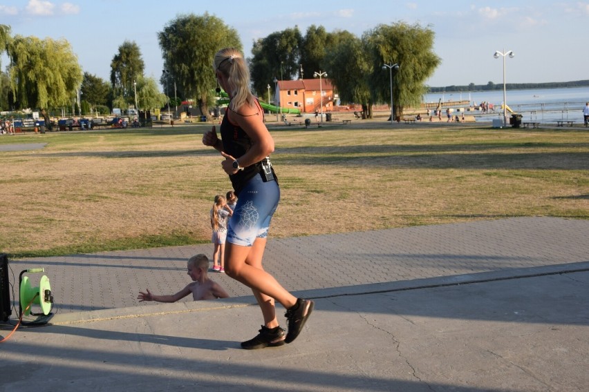 Zbąszyń. Letni aerobik na plaży Łazienki - 10.08.2022