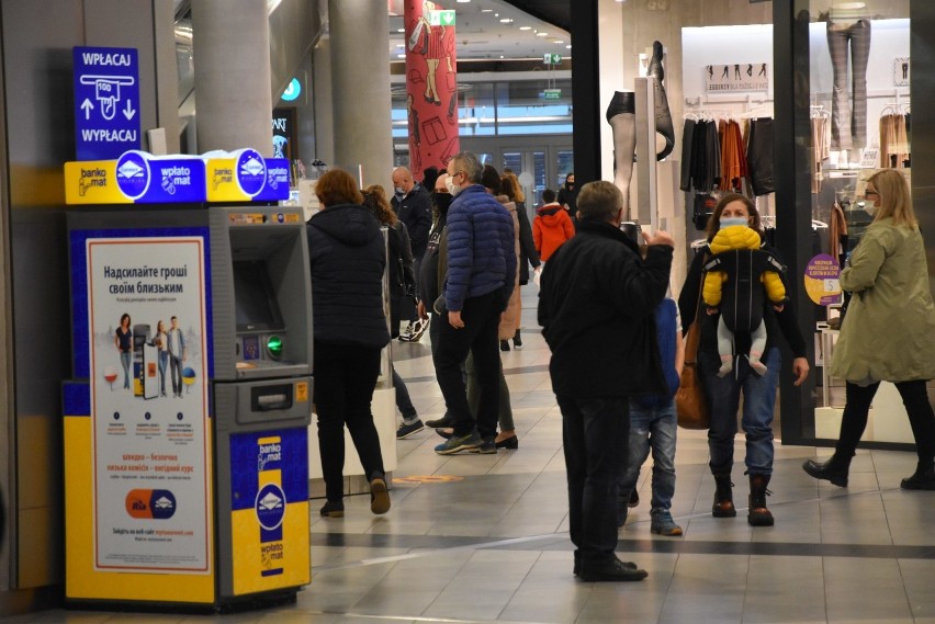 zał zakupów w galeriach i chaos. Pracownicy niektórych...