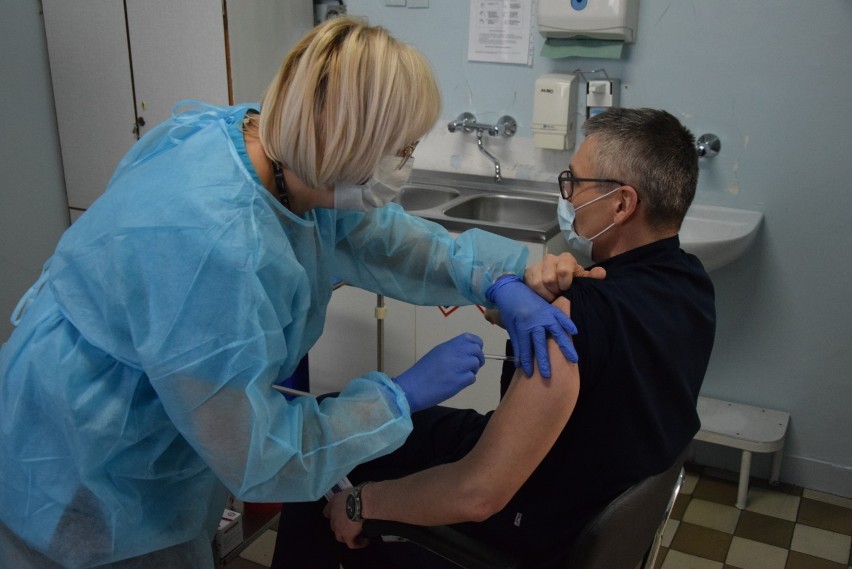 Szpital w Wieluniu przerwał szczepienia przeciwko Covid. Brakuje szczepionek!