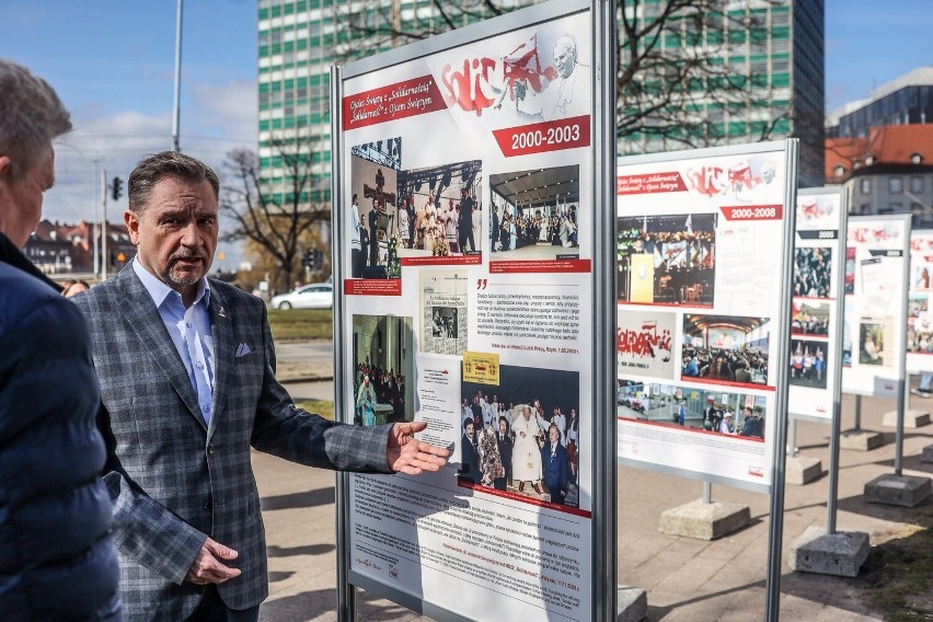 „Solidarność” broni Jana Pawła II. „Kolejna odsłona ataku na...