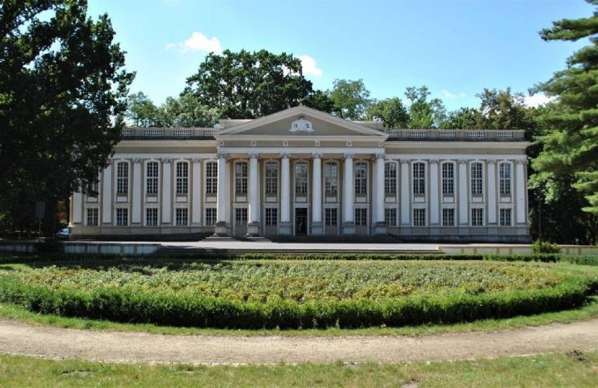 Zaytkowy pałac oraz park nad Jeziorem Wolsztyńskim. Budynek...