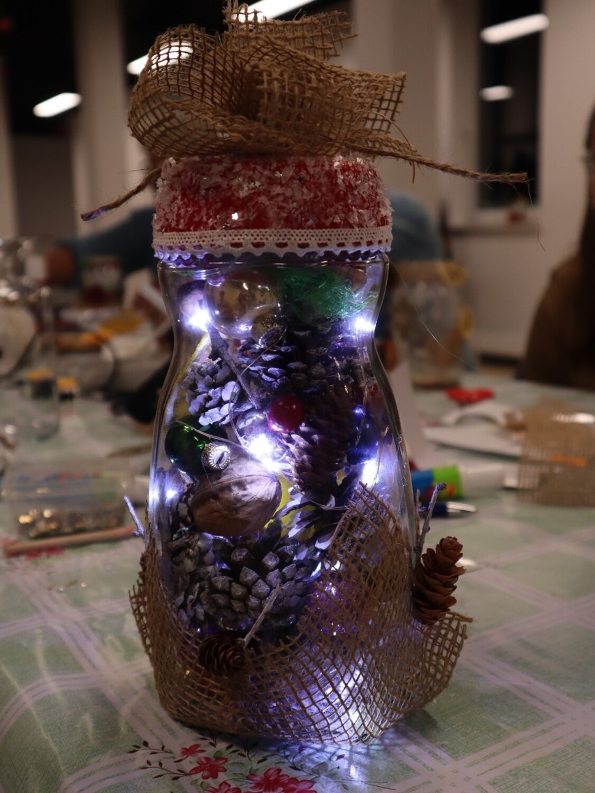 Przepiękne, świąteczne lampiony powstały podczas warsztatów w Urszulinie. Zobacz zdjęcia