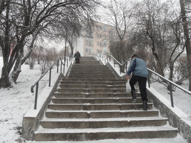 Podwale to osiedle na zboczu wzgórza. Jest tam sporo schodów