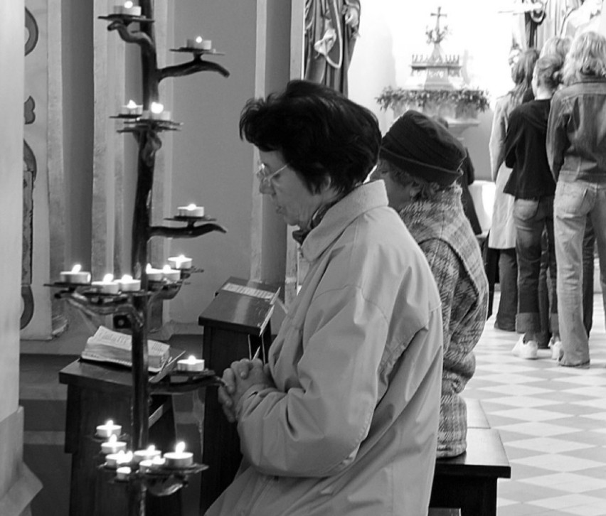 Pogrążeni w modlitwie mieszkańcy Wodzisławia Śląskiego