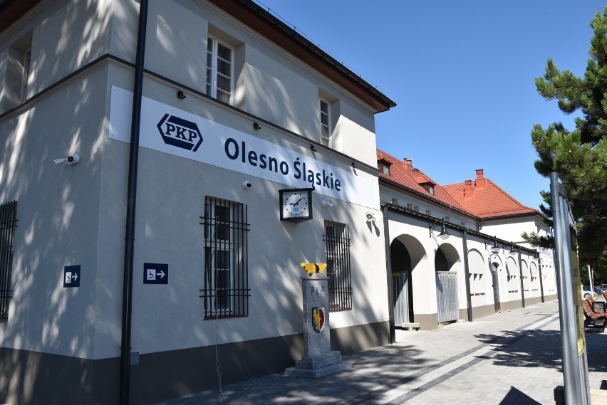 Budynek dworca kolejowego w Oleśnie przeszedł kompleksową...