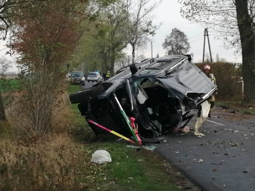 Poważny wypadek na drodze Kaźmierz - Brzezno. Jedna osoba ranna [ZDJĘCIA]