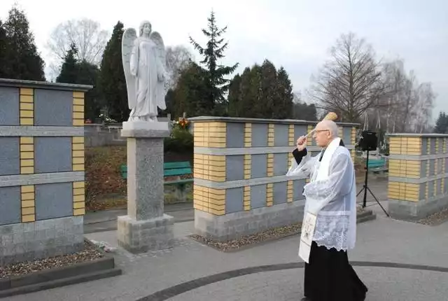 Na Cmentarzu Komunalnym w Kaliszu od kilku lat znajduje się kolumbarium, przeznaczone do chowania urn z prochami zmarłych.