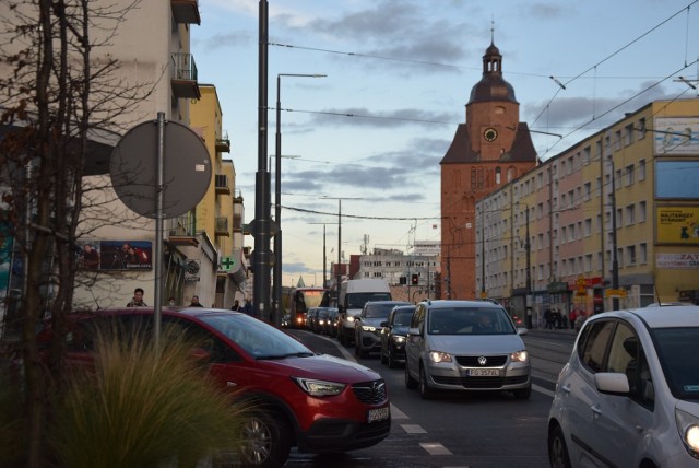 W Gorzowie jest już więcej pojazdów niż mieszkańców. Więcej samych samochodów niż gorzowian będzie za kilka miesięcy.