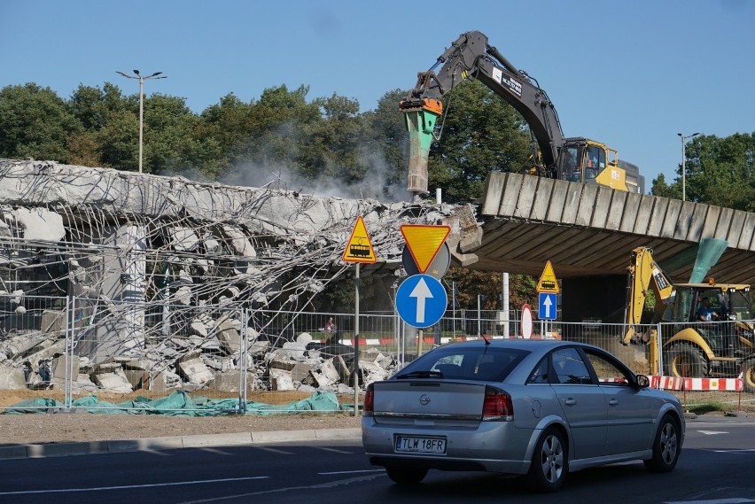 Wrocław. Zobacz, jak znika estakada na pl. Społecznym (DUŻO ZDJĘĆ)