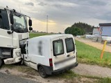 Wypadek między Przyworami a Kątami Opolskimi. Jedna osoba ranna w zderzeniu samochodu osobowego z ciężarówką