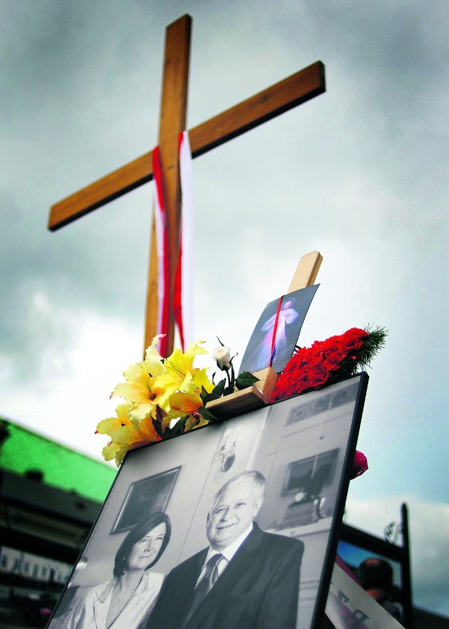 Obrońcy krzyża sprzed Pałacu Prezydenckiego zapowiadają opór wobec przeniesienia go do kościoła św. Anny