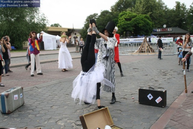 Happening &quot;Na walizkach&quot; Młodzieży from Poland. Fot. Damian Leciak