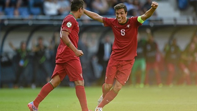 Tomas Podstawski (6.) podczas jednego ze spotkań portugalskiej młodzieżówki.