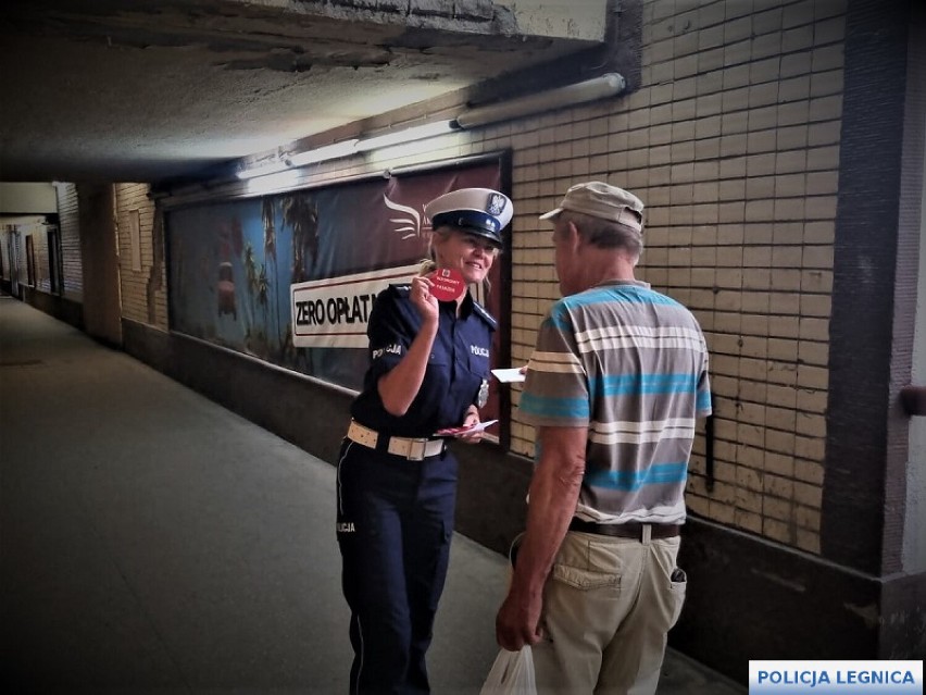 Legnica: Bezpieczeństwo pasażerów w pociągu z legnicką policjantką, zdjęcia